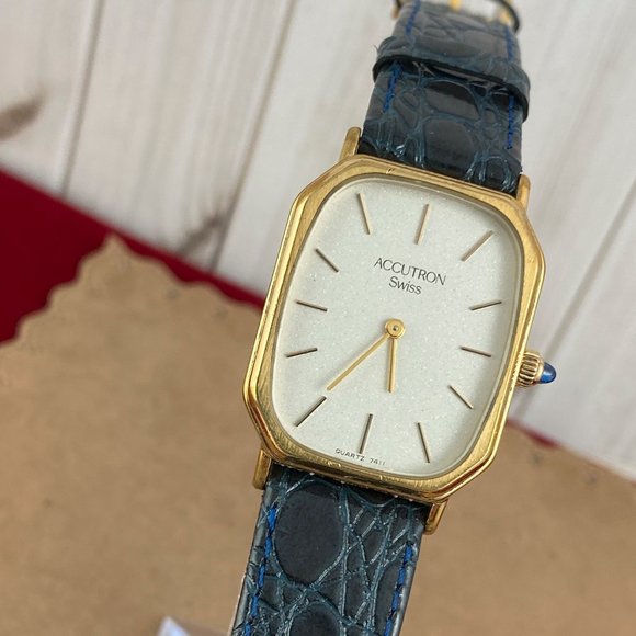 VINTAGE Bulova ACCUTRON Swiss Quartz Tank Watch - Picture 7 of 7